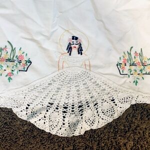Vintage Spanish Lady Hand Crochet Embroidered Pillowcase 20” x 32”
